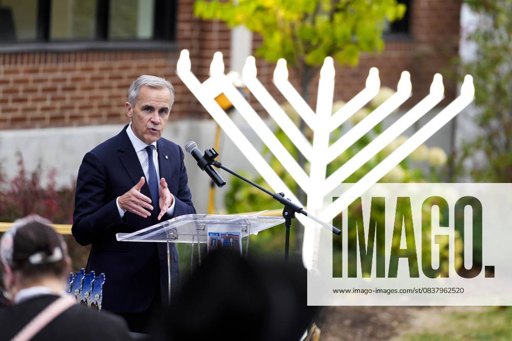 Ottawa, On, CAN: Prime Minister Mark Carney makes remarks at the opening of the Finkelstein Chabad Jewish Centre in Ottawa, on Tuesday, Oct. 21, 2025. Ottawa CAN - ZUMAc35_ 20251021_zaf_c35_183