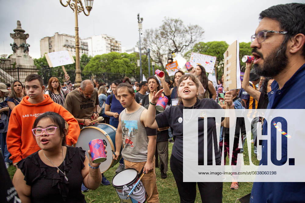 The Disability collective is marching from the National Congress to the Ministry of Health, demanding that Milei s government comply with the Emergency Disability Law. Buenos Aires Argentina - ZUMAr233 20251022_zip_r233_004