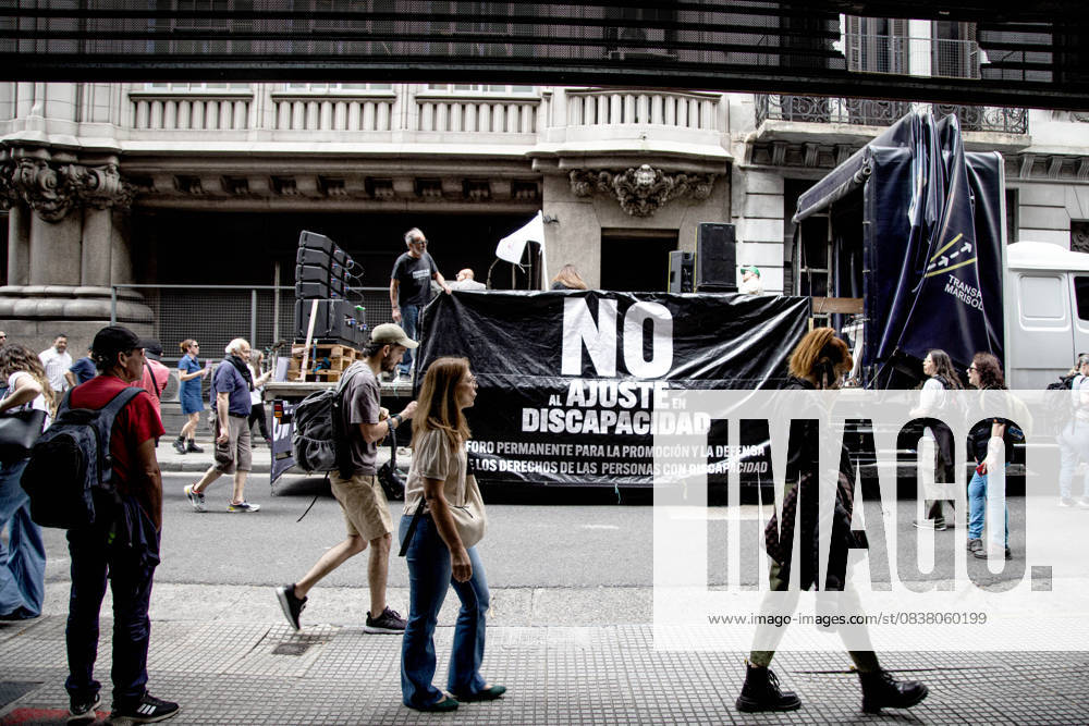 The Disability collective is marching from the National Congress to the Ministry of Health, demanding that Milei s government comply with the Emergency Disability Law. Buenos Aires Argentina - ZUMAr233 20251022_zip_r233_005