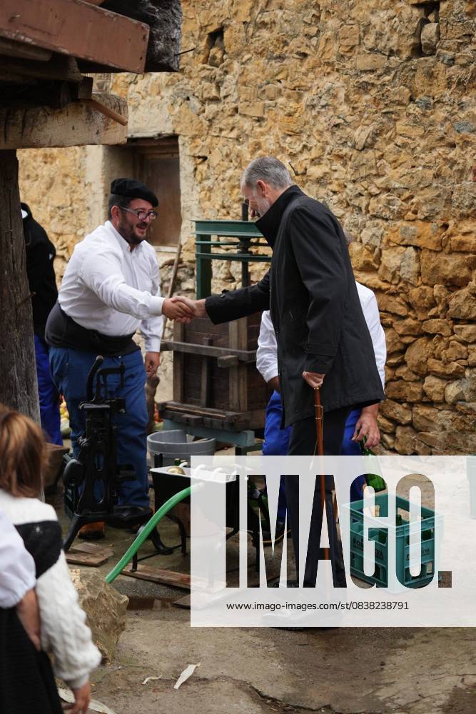 Spanish King Felipe VI and Queen Letizia with Princess of Asturias Leonor de Borbon during a visit to Valdesoto Siero as winner of the 36th annual Exemplary Village of Asturias Awards, Spain, on Saturday 25 October 202 Cordon Press