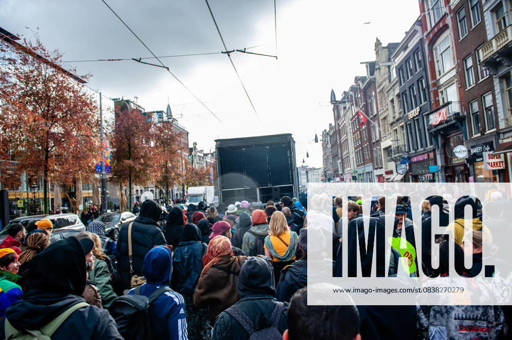 People are dancing behind a truck with big loudspeakers. ADEV (Amsterdam Danst Ergens Voor), in English Amsterdam Dances For A Cause , organized for the 13th time its annual demonstration for squatting, free spaces, and affordable housing in the city. People danced, accompanied by large trucks and loud music systems, to reclaim more free spaces in the city. Amsterdam Netherlands - ZUMAs197 20251025_aaa_s197_456
