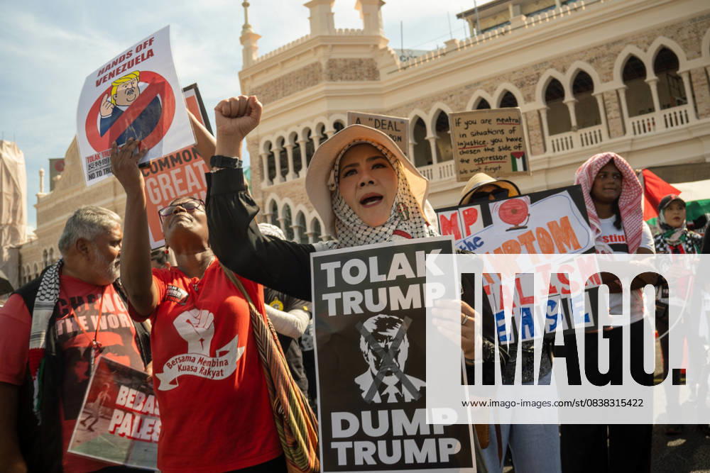 Protesters hold placards during a protest against US President Donald Trump s visit for the Association of Southeast Asian Nations (ASEAN) 47th ASEAN Summit. Kuala Lumpur Malaysia - ZUMAr146 20251026_zap_r146_004
