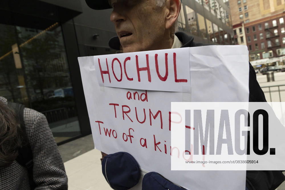 A demonstrator holds a sign that reads HOCHUL and TRUMP Two of a kind! at a rally and picket against the Governor s recent climate policy announcement outside Hochul s New York City office in Midtown Manhattan. Climate activists say President Trump isn t a king and Governor Hochul isn t a Queen after she announced plans to delay the implementation of a state law set to begin January 1st that ends gas use in new construction. Demonstrators also denounce what they call the Governor s lurch to Trumpism for fast tracking the permitting for a fracked gas pipeline. The peaceful protest is organized by New York Communities For Change, Food and Water Watch NY and NYPIRG. New York USA - ZUMAr174 20251028_znp_r174_017