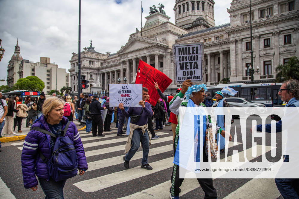 Every Wednesday since Milei took office, retirees have been demonstrating in front of the National Congress against Milei s austerity policies and the anti-protest protocol of Security Minister Patricia Bullrich. Buenos Aires argentina - ZUMAr233 20251029_zip_r233_013