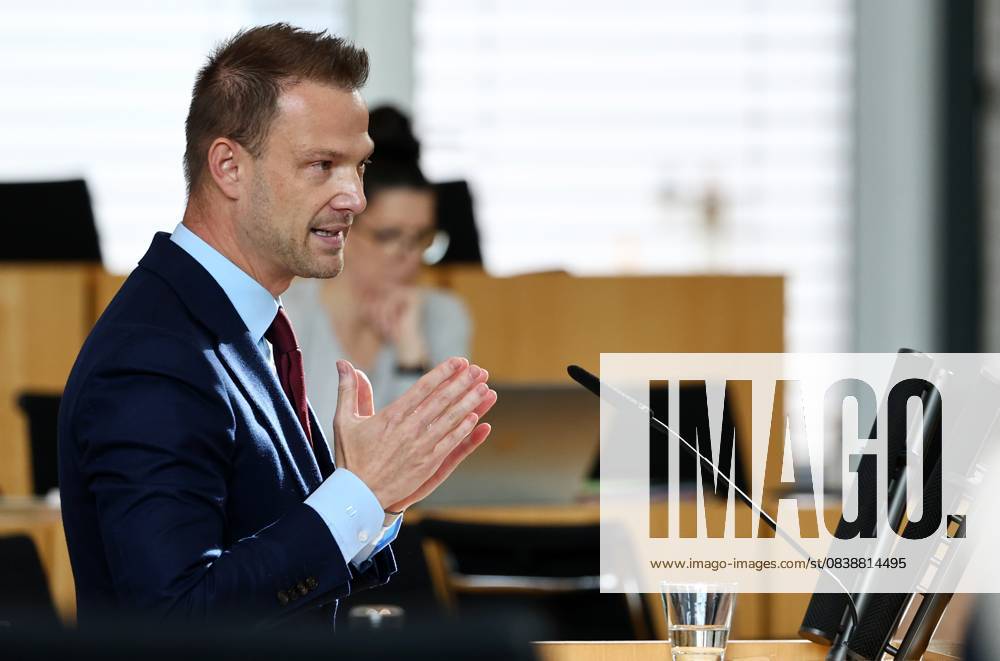 Sonderplenum Thueringer Landtag 29 10 2025, Erfurt, Thueringer Landtag, Plenarsaal, Sonderplenum, 26 Plenarsitzung Sonderplenum, Verhandlungsgegenstand sind Antraegege der AfD Rechtsstaat verteidigen, Linksextremismus in Thueringen bekaempfen, Linksterrorismus verhindern, Militante Antifa in Thue