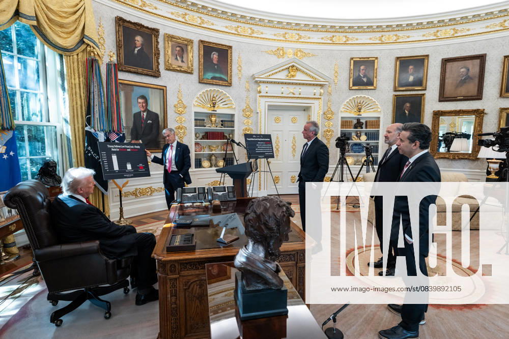 President Donald Trump makes an announcement on lowering drug prices President Donald Trump makes an announcement on lowering drug prices in the Oval Office, Thursday, November 6, 2025., Credit:Abe McNatt Avalon