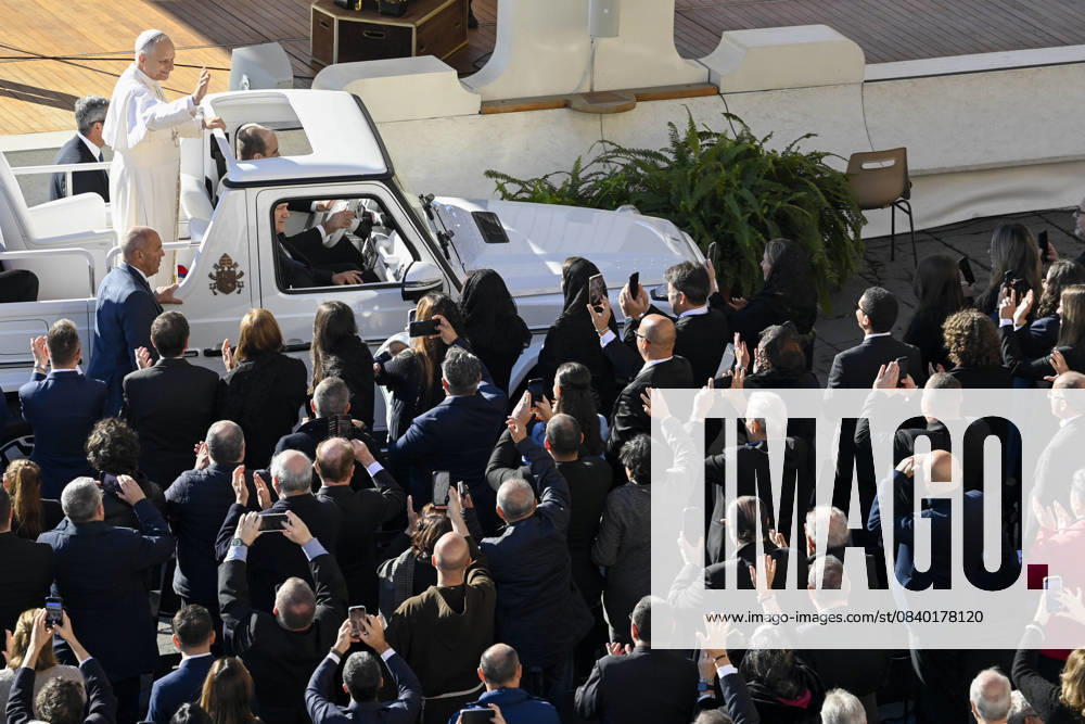 Italy, Rome, Vatican 2025 11 12 Pope Leo XIV during his weekly general audience in St. Peter s Square. Photograph by VATICAN MEDIA Catholic Press Photo RESTRICTED TO EDITORIAL USE - NO MARKETING - NO ADVERTISING CAMPAIGNS.