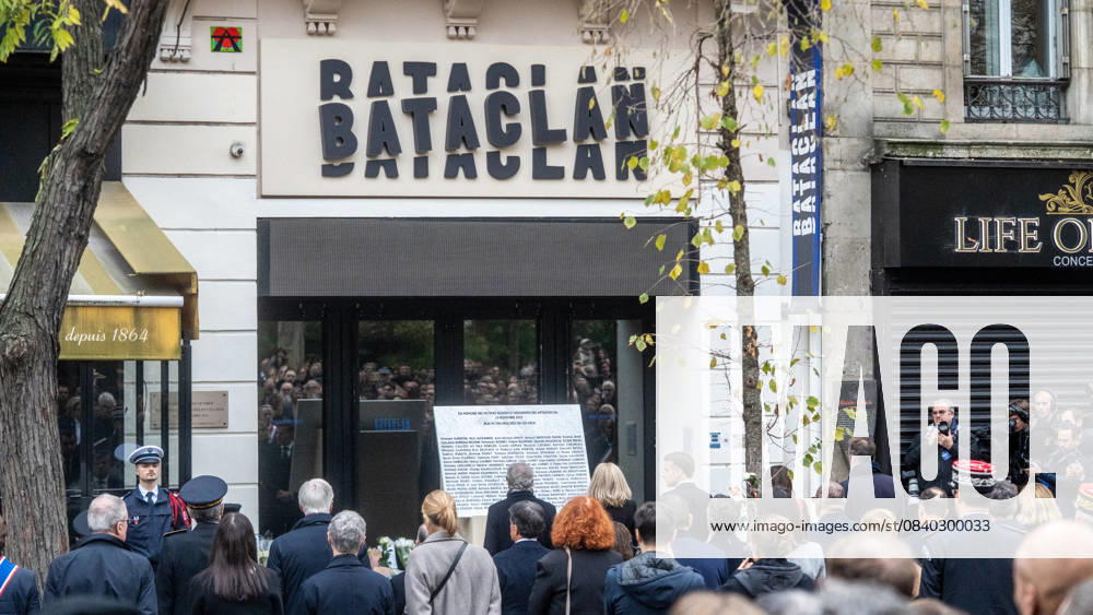President Emmanuel Macron, Brigitte Macron at the tribute to the victims of the 13 November 2015 attacks in front of the Bataclan ten years after 13 November 2025 Charles Cohen Boyer Bestimage Tribute to the victims of the 13 November 2015 attacks in front of the Bataclan ten years after 13 November 2025 Paris France