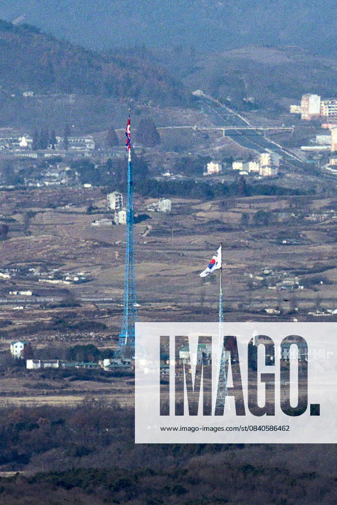 S. Korea proposes military talks with N. Korea S. Korea proposes military talks with N. Korea The flags of South and North Korea fly in the South s Daeseong Village (bottom) and the North s Kijong Village (top), respectively, on the inter-Korean western border, in this photo taken from an observatory in the South Korean border city of Paju on Nov. 18, 2025, a day after South Korea proposed holding military talks with North Korea to discuss how to clarify the Military Demarcation Line in a bid to prevent possible clashes near the inter-Korean border. (Yonhap) 2025-11-18 15:25:36 < 1980-2025 YONHAPNEWS AGENCY. .> ÆÄÁֽà °æ±âµµ