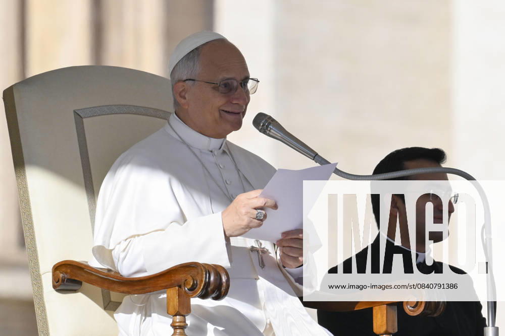 ITALY - REL - POPE LEO XIV PRESIDES OVER THE WEEKLY GENERAL AUDIENCE IN ST. PETER S SQUARE VATICAN CITY 2025 11 19 Italy, Rome, Vatican 2025 11 19 Pope Leo XIV presides over the weekly general audience in St. Peter s Square, Vatican City. - NO BOOKS