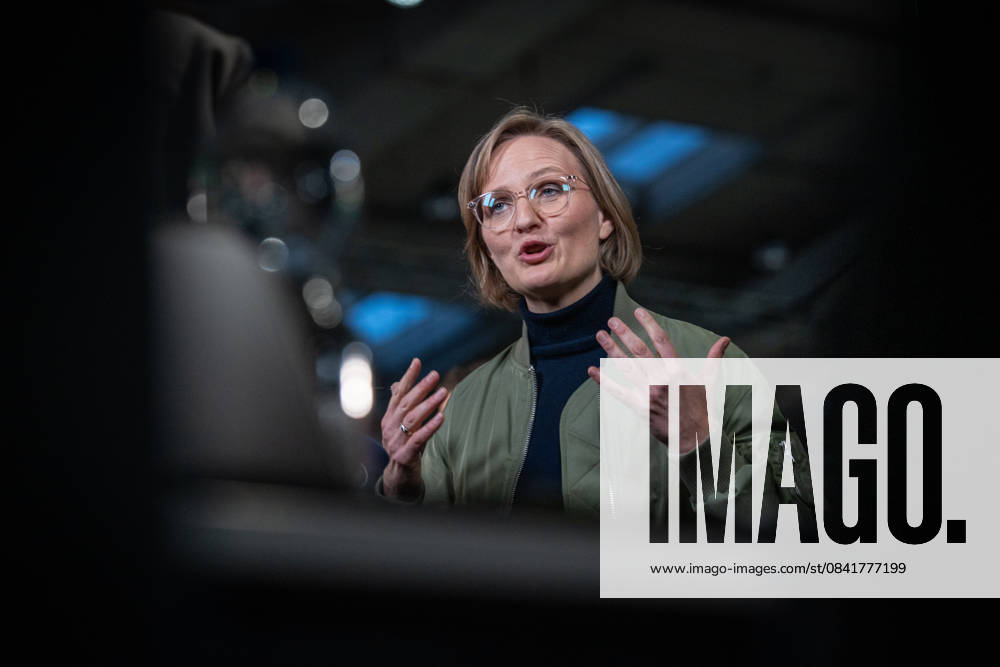 Franziska Brantner, Bundesvorsitzende, gibt ein TV-Interview am Rande des Parteitags;Bündnis 90 Die Grünen Bundesparteitag 51. Bundesdelegiertenkonferenz in Hannover, Hannover Niedersachsen Deutschland Messe, Halle 7