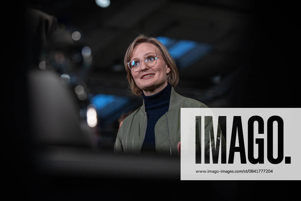 Franziska Brantner, Bundesvorsitzende, gibt ein TV-Interview am Rande des Parteitags;Bündnis 90 Die Grünen Bundesparteitag 51. Bundesdelegiertenkonferenz in Hannover, Hannover Niedersachsen Deutschland Messe, Halle 7