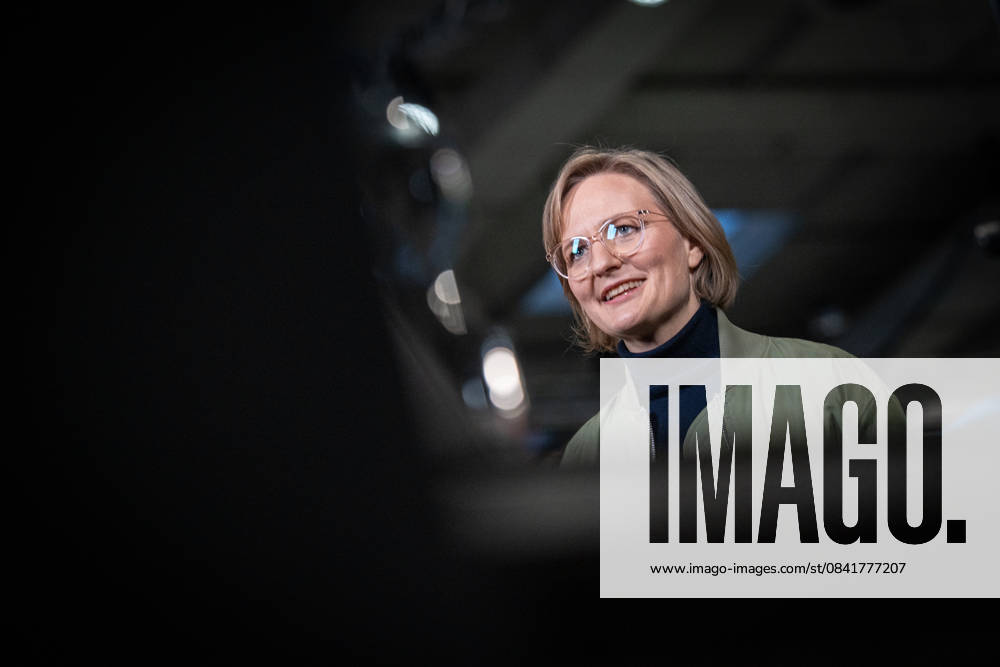 Franziska Brantner, Bundesvorsitzende, gibt ein TV-Interview am Rande des Parteitags;Bündnis 90 Die Grünen Bundesparteitag 51. Bundesdelegiertenkonferenz in Hannover, Hannover Niedersachsen Deutschland Messe, Halle 7