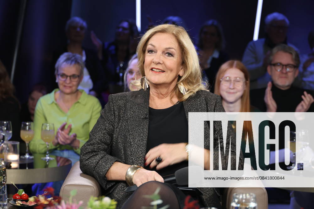 Bettina Tietjen hosts the NDR Talk Show on 28 11 2025, photo session before the broadcast in the 3 program of NDR television in the Hamburg Lokstedt television studio