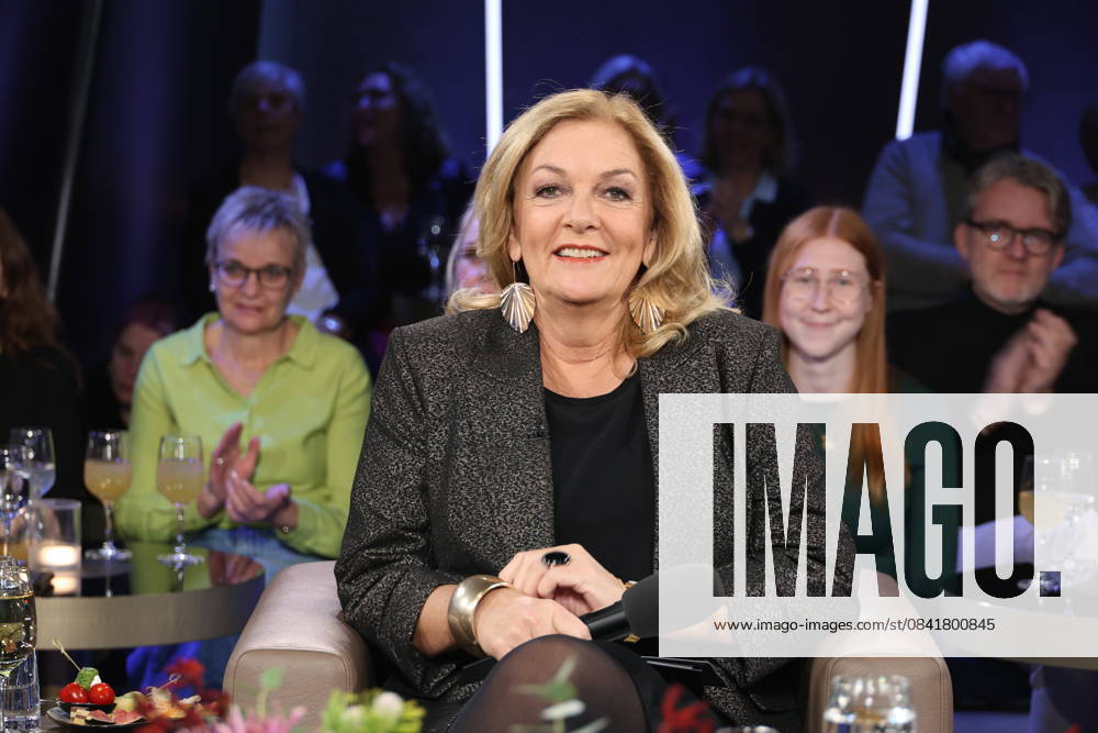 Bettina Tietjen hosts the NDR Talk Show on 28 11 2025, photo session before the broadcast in the 3 program of NDR television in the Hamburg Lokstedt television studio