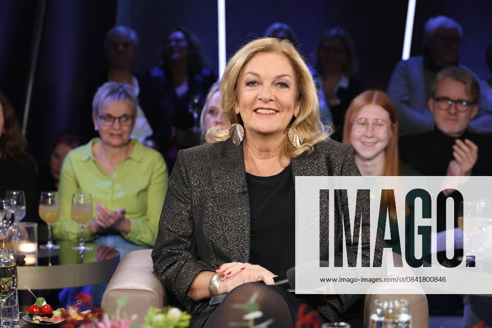 Bettina Tietjen hosts the NDR Talk Show on 28 11 2025, photo session before the broadcast in the 3 program of NDR television in the Hamburg Lokstedt television studio