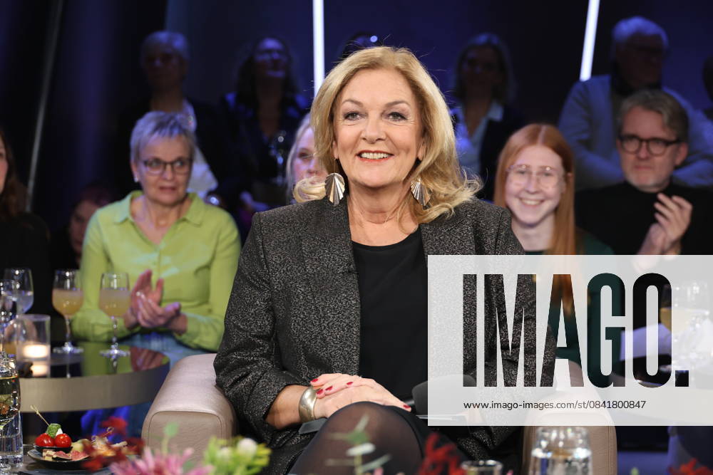 Bettina Tietjen hosts the NDR Talk Show on 28 11 2025, photo session before the broadcast in the 3 program of NDR television in the Hamburg Lokstedt television studio