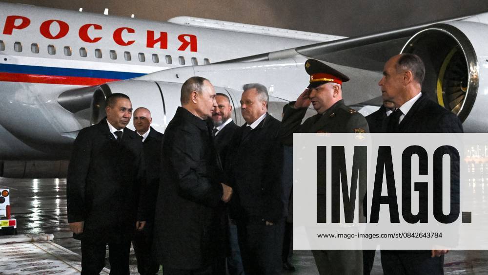 Turkmenistan Russia 9069803 12.12.2025 Russian President Vladimir Putin, accompanied by Deputy Chairman of the Turkmen Cabinet of Ministers Hojamyrat Geldimyradov, attends a welcoming ceremony upon arrival at Ashgabat International Airport in Ashgabat, Turkmenistan. Kristina Kormilitsyna Sputnik Ashgabad Turkmenistan