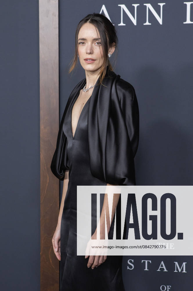 Stacy Martin at the premiere of the movie The Testament of Ann Lee at the Linwood Dunn Theater Los Angeles, 14 12 2025 Foto:xC.Wagonerx xFuturexImagex lee_5219