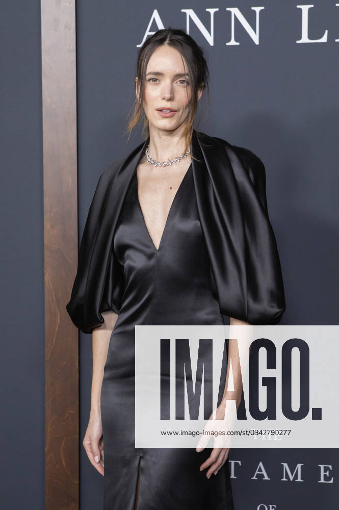 Stacy Martin at the premiere of the movie The Testament of Ann Lee at the Linwood Dunn Theater Los Angeles, 14 12 2025 Foto:xC.Wagonerx xFuturexImagex lee_5220