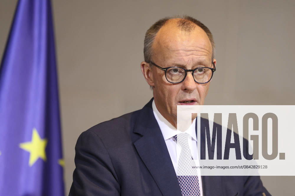 Federal Chancellor Friedrich Merz at the press conference on Ukraine peace negotiations at the Federal Chancellery on 15 12 25 in Berlin Merz and Selenskyi at press conference on peace negotiations in Berlin