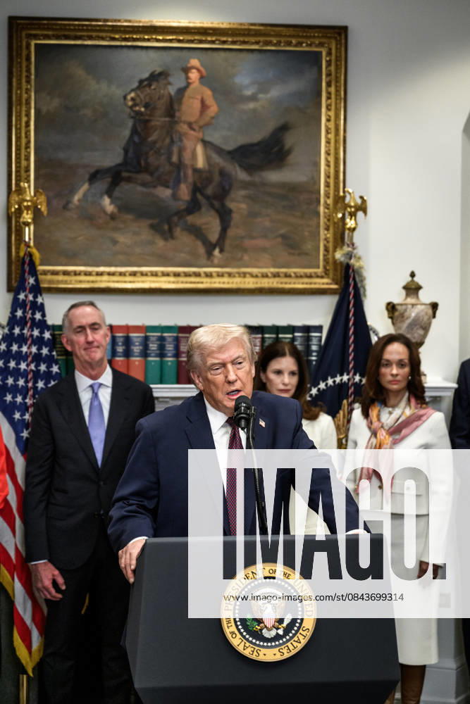 President Donald Trump makes an announcement on prescription drug prices in the Roosevelt Room President Donald Trump makes an announcement on prescription drug prices in the Roosevelt Room, Friday, December 19, 2025., Credit:Joyce N. Boghosian Avalon