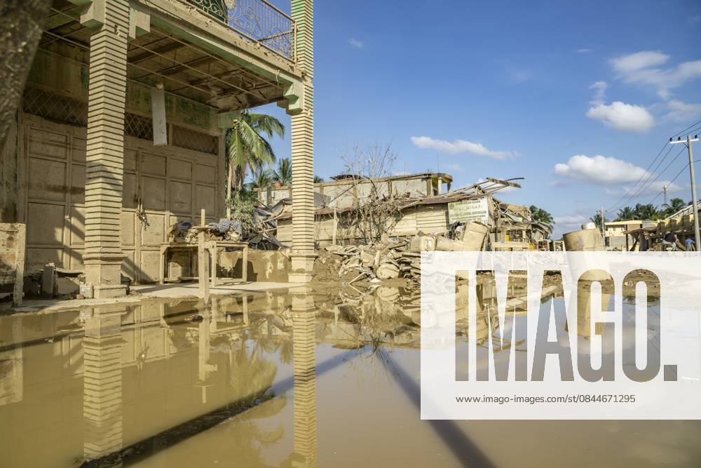 Leuser s Exclamations The destruction of a resident s settlement occurs in Bandar Pusaka Sub-district, Aceh Tamiang District, Aceh, Indonesia. Her residence is leveled by catastrophic flash floods triggered by Tropical Cyclone Senyar. To date, the cyclone claims at least 1,167 lives across Indonesia and more than 1,400 victims across three countries in the Asia-Pacific, resulting in an estimated US$19.8 billion in damages. The escalating casualty count in Aceh Tamiang serves as a grim indicator of a broader pattern of ecological disasters increasingly threatening the fragile Leuser Ecosystem. Aceh Tamiang, Aceh Indonesia