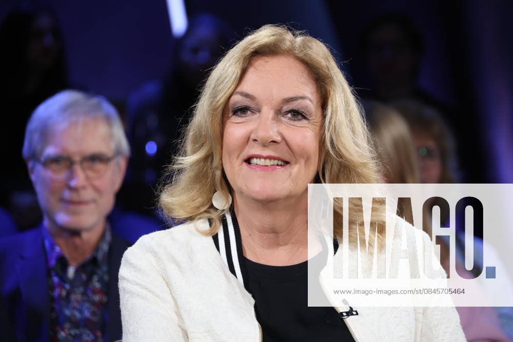 Bettina Tietjen hosts the NDR Talk Show on 16 1 2026, photo session before the broadcast in the 3 program of NDR television in the Hamburg Lokstedt television studio