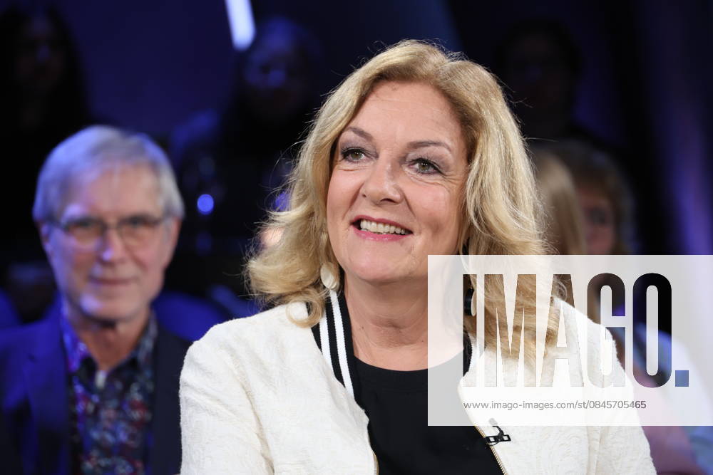 Bettina Tietjen hosts the NDR Talk Show on 16 1 2026, photo session before the broadcast in the 3 program of NDR television in the Hamburg Lokstedt television studio