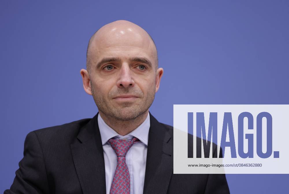 Dr. Benjamin Weigert, Head of Economic Affairs Department, Germany, Berlin, Federal Press Conference, Presentation of the Federal Governments Annual Economic Report 2026
