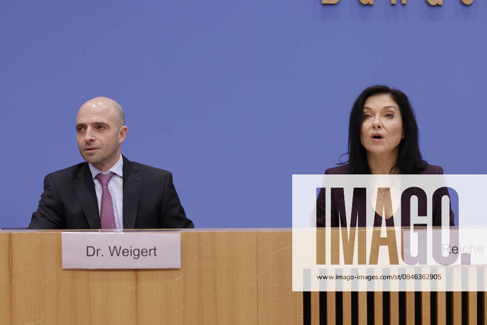 Dr Benjamin Weigert, Head of Economic Affairs, Federal Minister for Economic Affairs and Energy Katherina Reiche, Germany, Berlin, Federal Press Conference, Presentation of the Federal Governments Annual Economic Report 2026