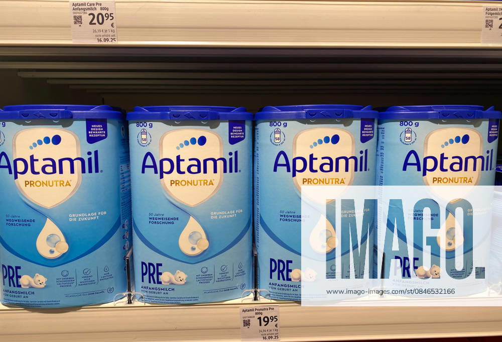 Germany, NRW, Economy, Company, Baby food, Danone initiates a precautionary recall for certain batches of the Aptamil brand in Germany, symbolic image, Aptamil Pronutra products in stores, Germany