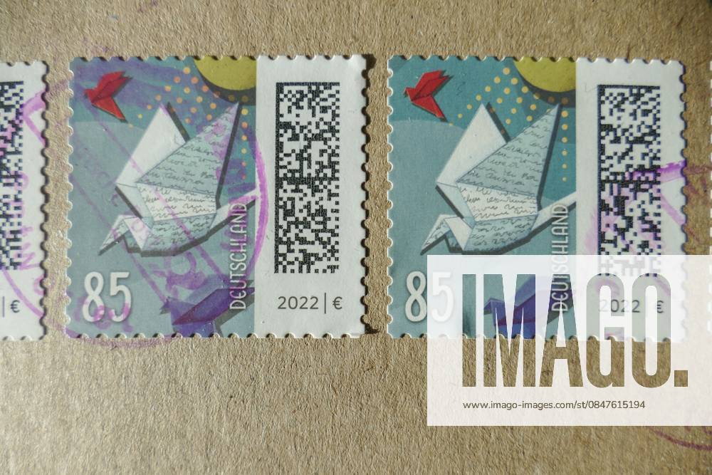 Abgestempelte Deutsche Briefmarken 85 Cent auf einem Briefumschlag, Deutschland 85 cent German stamps stamped on an envelope, Germany
