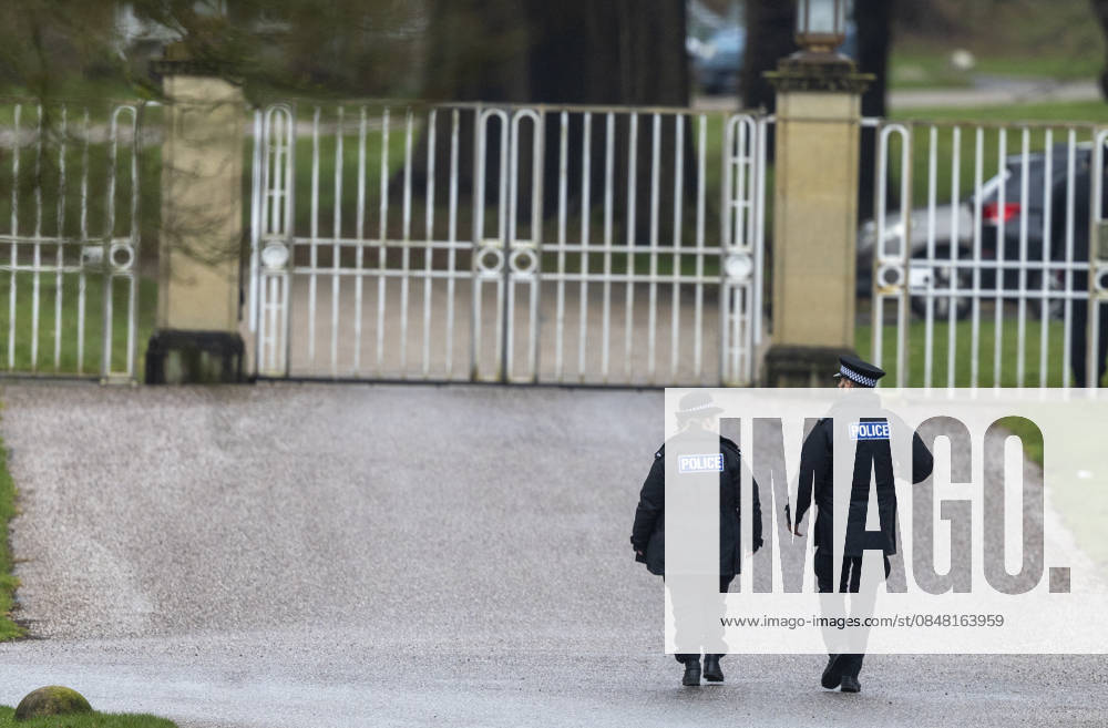 Police at the gates of Royal Lodge as Andrew Mountbatten Windsor is arrested at Sandringham. 19.02.2026. Police at the gates of Royal Lodge as Andrew Mountbatten Windsor is arrested at Sandringham.