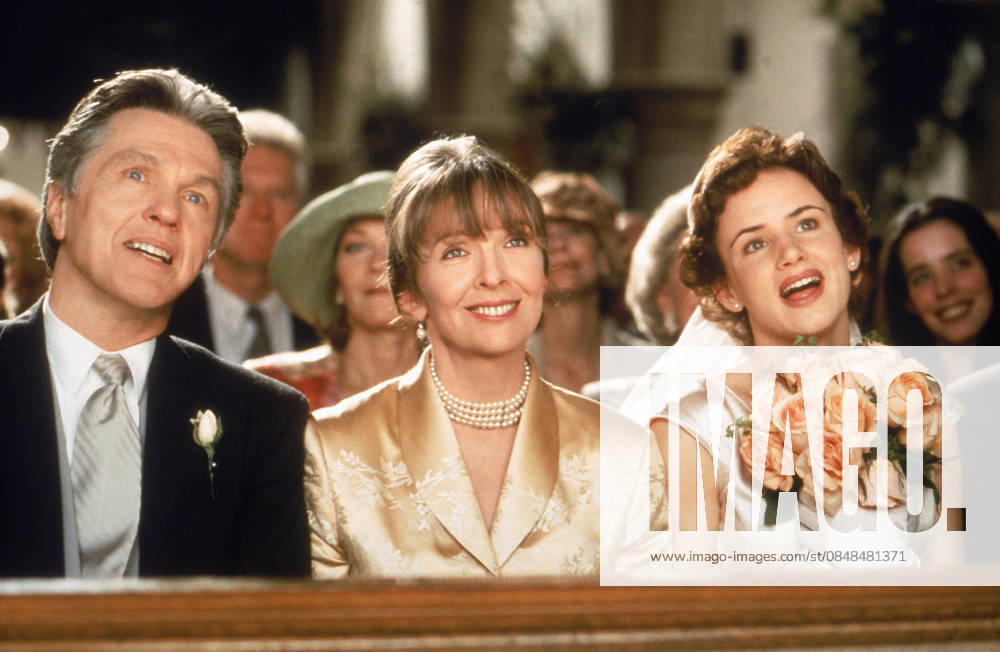 The Other Sister Movie Stills Feb 26, 1999; Los Angeles, CA, USA; Actor TOM SKERRITT stars as Radley Tate, DIANE KEATON stars as Elizabeth Tate and JULIETTE LEWIS stars as Carla Tate in the Touchstone Pictures romantic comedy, The Other Sister. Los Angeles CA USA