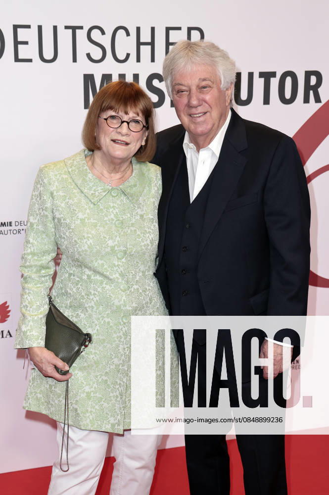 Rolf Zuckowski with his wife Monika Zuckowski at the 17 German Music Authors Award of GEMA 2026 at The Ritz Carlton Hotel Berlin, 26 02 2026 Foto:xS.xGabschx xFuturexImagex musikautorenpreis_6213