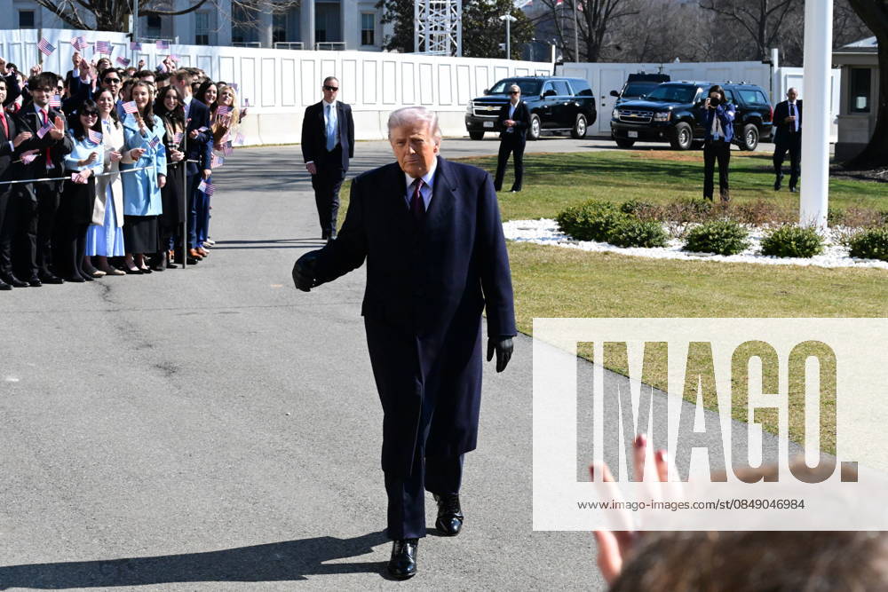 President Donald Trump Speaks To Reporters At The White House (NEW) President Donald Trump speaks to reporters prior to departing the White House. February 27, 2026, Washington, D.C., USA: Trump admits he is not fully satisfied with Iran and believes it would be ideal for them to negotiate in good faith. Trump expresses his displeasure with Iran s stance in the nuclear negotiations and warns that there is still no decision on a possible attack. Mandatory Credit: Kyle Mazza TheNews2 (Foto: Kyle Mazza Thenews2 imago images) President Donald Trump Speaks To Reporters At The White House