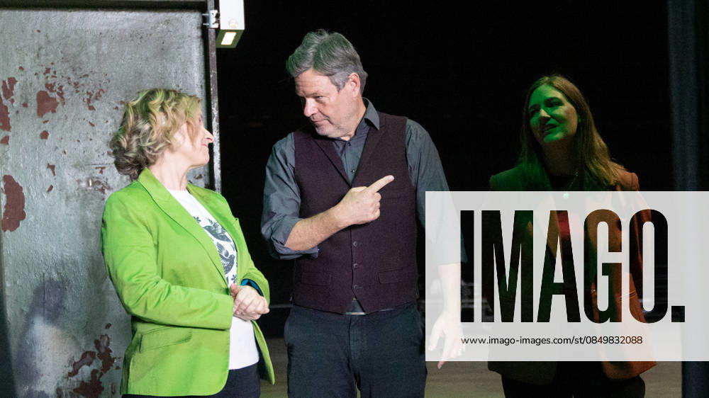 Former Federal Minister of Economics Robert Habeck in the election campaign for the state election, with Katrin Eder, top candidate and Minister for Climate Protection, Environment, Energy and Mobility of Rhineland-Pala