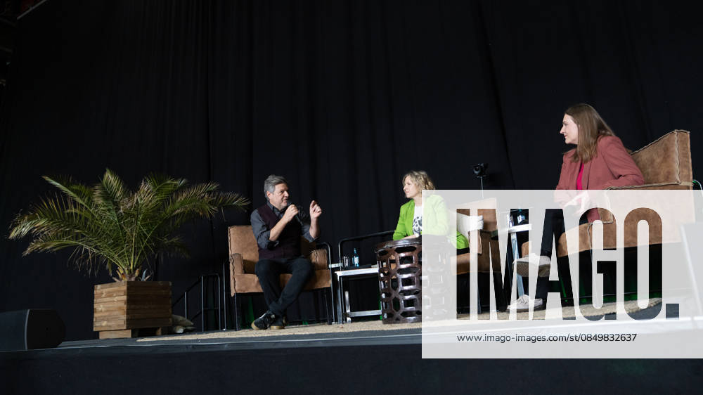 Former Federal Minister of Economics Robert Habeck in the election campaign for the state election, with Katrin Eder, top candidate and Minister for Climate Protection, Environment, Energy and Mobility of Rhineland-Pala