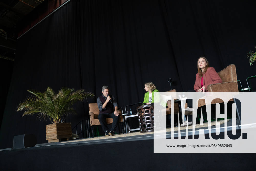 Former Federal Minister of Economics Robert Habeck in the election campaign for the state election, with Katrin Eder, top candidate and Minister for Climate Protection, Environment, Energy and Mobility of Rhineland-Pala