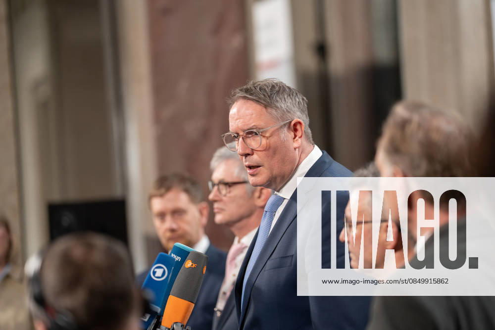 Michael Kretschmer, Minister President of Saxony, Ralph Spiegler, German Association of Towns and Municipalities, Alexander Schweitzer, Minister President of Rhineland-Palatinate, Achim Brötel, President of the German County Council, Burkhard Jung, Lord Mayor of Leipzig from left Conference of the Heads of