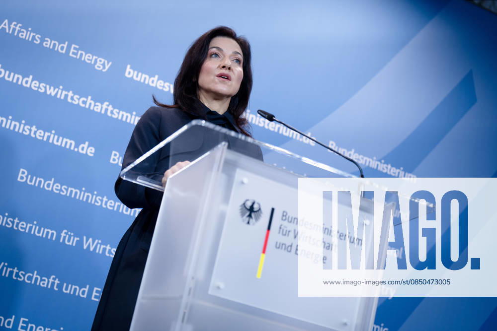 Katherina Reiche, Federal Minister for Economic Affairs and Energy, BMWE Top-level meeting Bündnis Zukunft, Katherina Reiche, Federal Minister for Economic Affairs and Energy, BMWE, Berlin, Press statement Berlin Berlin GER