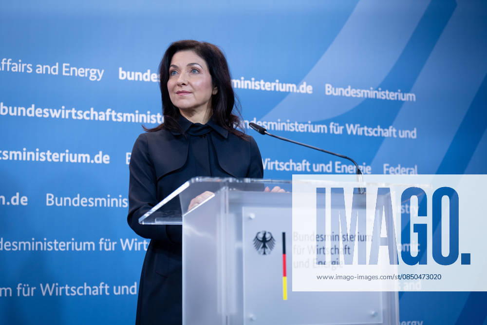 Katherina Reiche, Federal Minister for Economic Affairs and Energy, BMWE Top-level meeting Bündnis Zukunft, Katherina Reiche, Federal Minister for Economic Affairs and Energy, BMWE, Berlin, Press statement Berlin Berlin GER