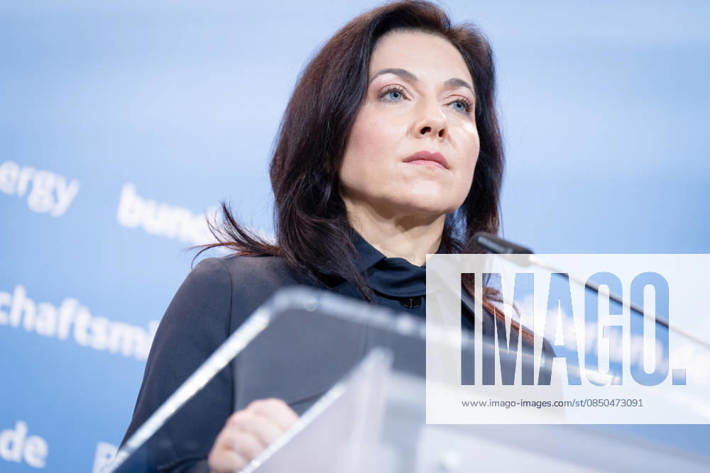 Katherina Reiche, Federal Minister for Economic Affairs and Energy, BMWE Top-level discussion Bündnis Zukunft, Katherina Reiche, Federal Minister for Economic Affairs and Energy, BMWE, Berlin, Press statement Berlin Berlin GER