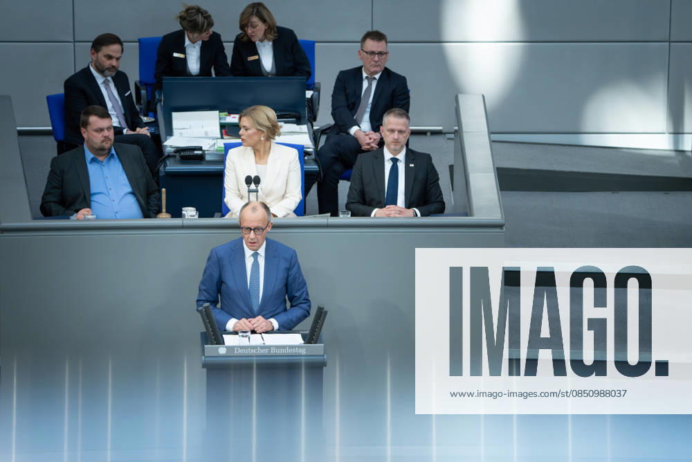 German Bundestag, 64 Plenary Session German Bundestag, 64 Federal Chancellor Friedrich Merz CDU during his government statement on the European Council and the Presidium in the background, at the 64th session of the German Bundestag in Berlin, 18 03 2026l Berlin Berlin Germany