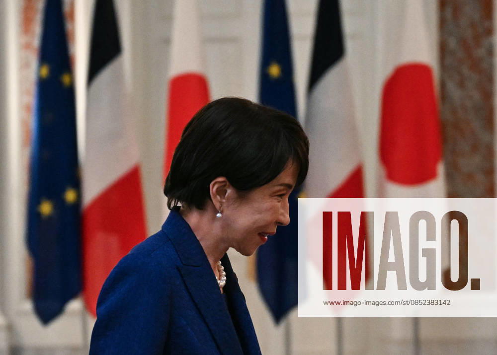 French President Emmanuel Macron in Tokyo TOKYO, JAPAN - APRIL 01: (--- – MANDATORY CREDIT - PHILIP FONG POOL AFP - NO MARKETING NO ADVERTISING CAMPAIGNS - DISTRIBUTED AS A SERVICE TO CLIENTS----) Japanese Prime Minister Sanae Takaichi arrives to meet with French President Emmanuel Macron during a welcome ceremony at the Akasaka palace in Tokyo, Japan on April 01, 2026. Philip Fong Pool AFP Anadolu Tokyo Japan. Editorial use only. Please get in touch for any other usage.