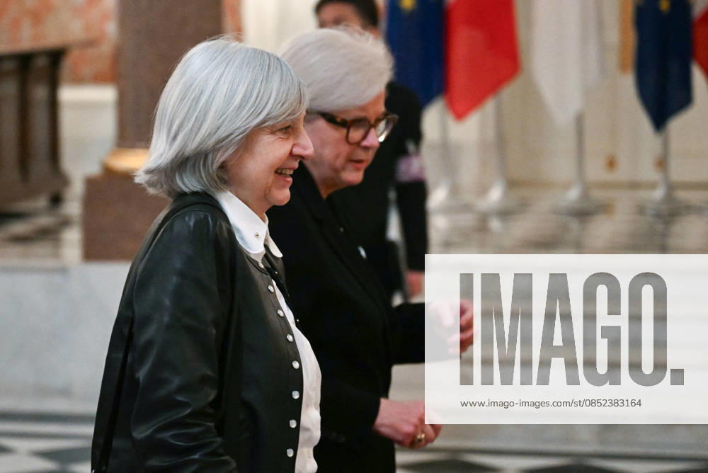 French President Emmanuel Macron in Tokyo TOKYO, JAPAN - APRIL 01: (--- – MANDATORY CREDIT - PHILIP FONG POOL AFP - NO MARKETING NO ADVERTISING CAMPAIGNS - DISTRIBUTED AS A SERVICE TO CLIENTS----) French Ambassador to Japan Beatrice Le Fraper du Hellen (L) arrives for the meeting between Japanese Prime Minister Sanae Takaichi and French President Emmanuel Macron during a Welcoming ceremony at the Akasaka palace in Tokyo, Japan on April 01, 2026. Philip Fong Pool AFP Anadolu Tokyo Japan. Editorial use only. Please get in touch for any other usage.