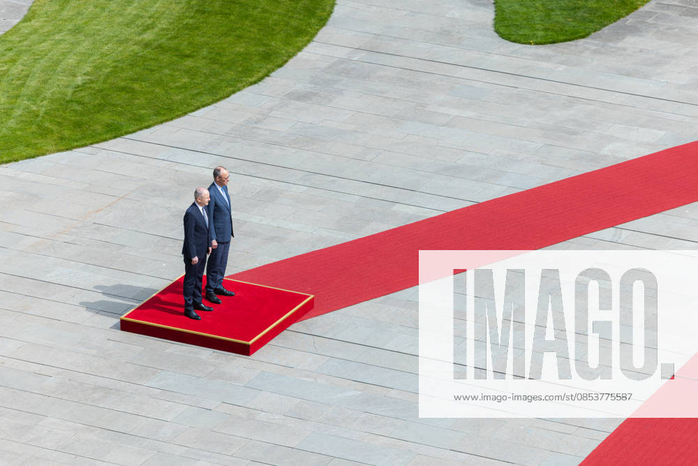 Federal Chancellor Merz receives the Irish Taoiseach Head of Government of Ireland Micheal Martin with military honors Germany, Berlin on 16 April 2026 Federal Chancellor Friedrich Merz CDU welcomes the Head of Government of Ireland on the red carpet in the Chancellery