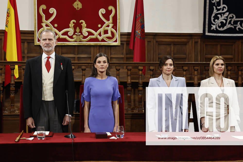 Spain s King Felipe VI (L) and Queen Letizia (C), accompanied by Madrid s Regional President, Isabel Diaz Ayuso (2R), chair the 2025 Cervantes Literature Prize awarding ceremony to Mexican writer Gonzalo Celorio (unseen) at the University of Alcala de Henares, Madrid, Spain, 23 April 2026. The Cervantes Prize is the most important award for Hispanic Literature that is delivered each 23 April to mark World Book Day and Spanish writer Miguel de Cervantes passing. Spain s Royal Couple hands in Cervantes Literature Prize to Mexican writer Gonzalo Celorio !ACHTUNG: NUR REDAKTIONELLE NUTZUNG!