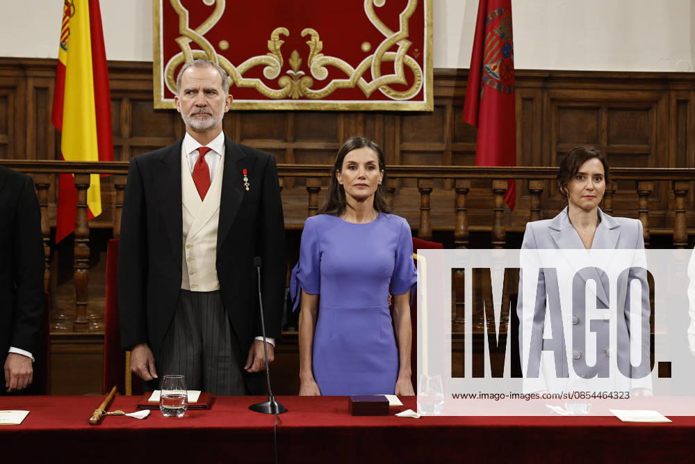 Spain s King Felipe VI (L) and Queen Letizia (C), accompanied by Madrid s Regional President, Isabel Diaz Ayuso (R), chair the 2025 Cervantes Literature Prize awarding ceremony to Mexican writer Gonzalo Celorio (unseen) at the University of Alcala de Henares, Madrid, Spain, 23 April 2026. The Cervantes Prize is the most important award for Hispanic Literature that is delivered each 23 April to mark World Book Day and Spanish writer Miguel de Cervantes passing. Spain s Royal Couple hands in Cervantes Literature Prize to Mexican writer Gonzalo Celorio !ACHTUNG: NUR REDAKTIONELLE NUTZUNG!